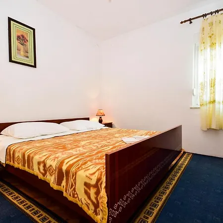 アパート Komadina 1242