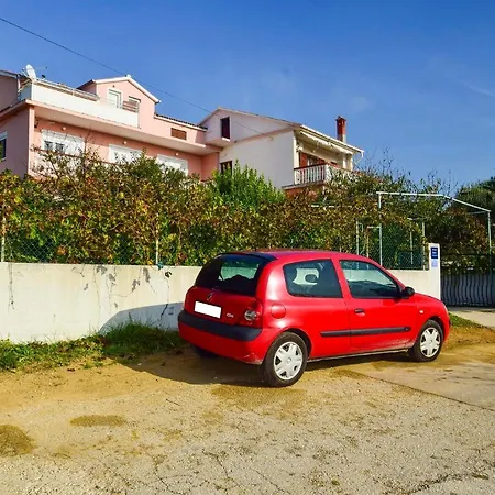 Komadina 1242 アパート