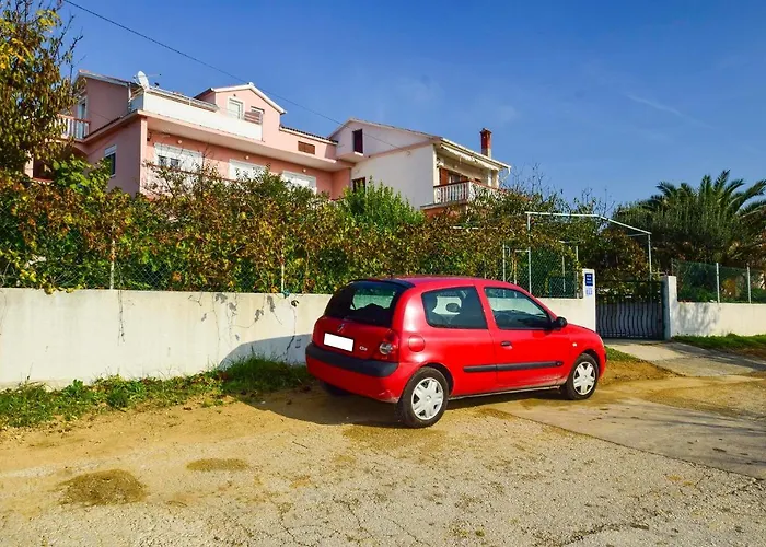 Komadina 1242 アパート